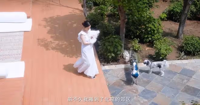 43歲霍思燕壯得不敢認，疑似三胎，北京豪宅5畝，網友：好有錢