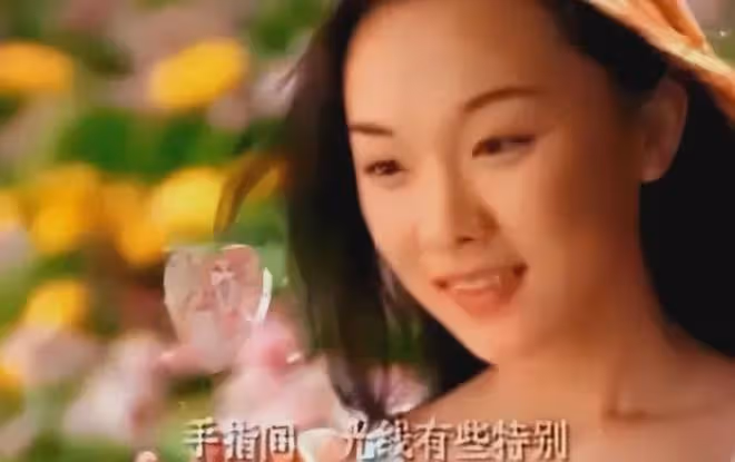 43歲霍思燕壯得不敢認，疑似三胎，北京豪宅5畝，網友：好有錢