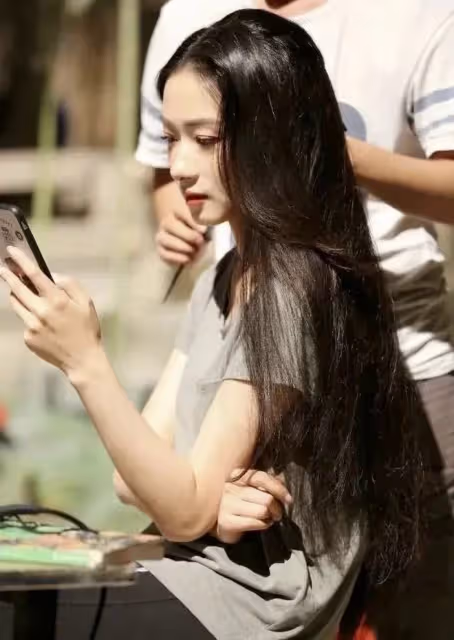 因為《玫瑰的故事》，她又翻紅了，老公卻被曝出軌了