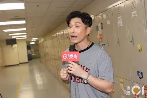 TVB視帝拒答婚禮狂親離婚女星,被問會否參演《新聞女王2》,本人回應