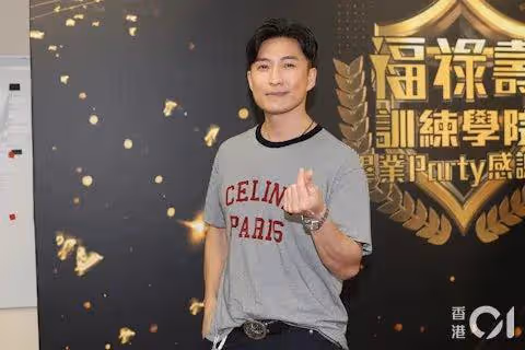 TVB視帝拒答婚禮狂親離婚女星,被問會否參演《新聞女王2》,本人回應