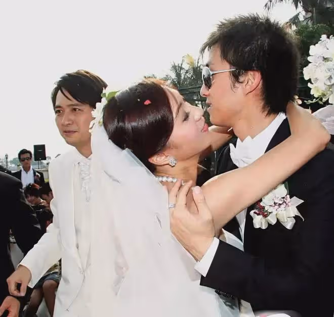 TVB視帝拒答婚禮狂親離婚女星,被問會否參演《新聞女王2》,本人回應