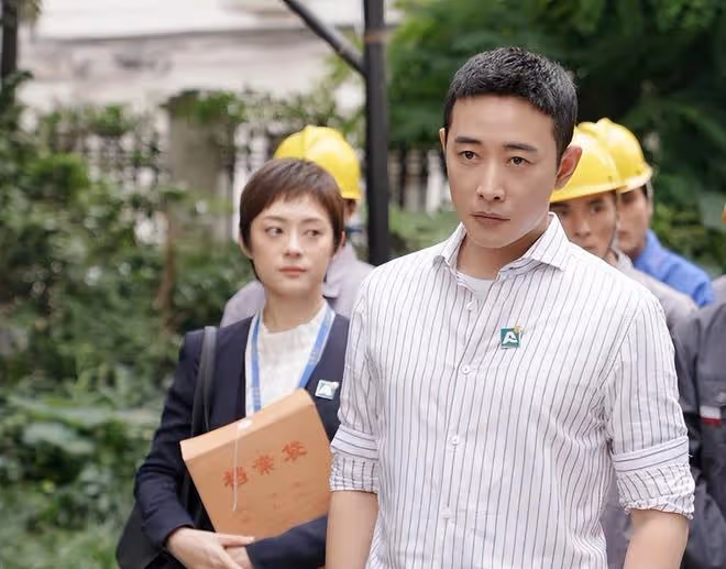 事實證明,42歲的羅晉,已在成為「非著名」演員的路上越走越遠