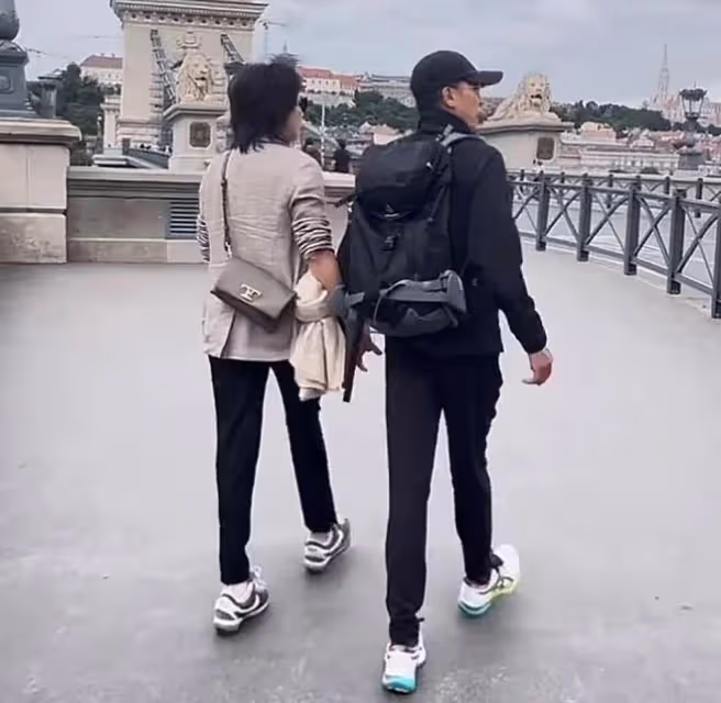 劉嘉玲曬全家福為老公慶生,夫妻高調撒糖,梁朝偉媽媽妹妹罕出鏡