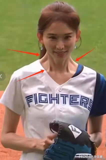林志玲日系裝扮太噁心!參加日本棒球比賽,脖子乾癟暴露真實年齡
