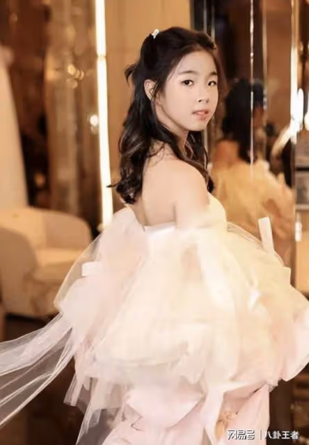 最美星二代!黃奕女兒小學畢業,11歲身高一米七,大長腿顏值逆天