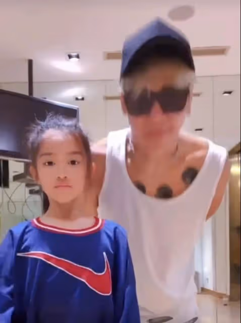 香港知名男星女兒罕見曝光！五官立體顏值高，被贊舞蹈天賦極高