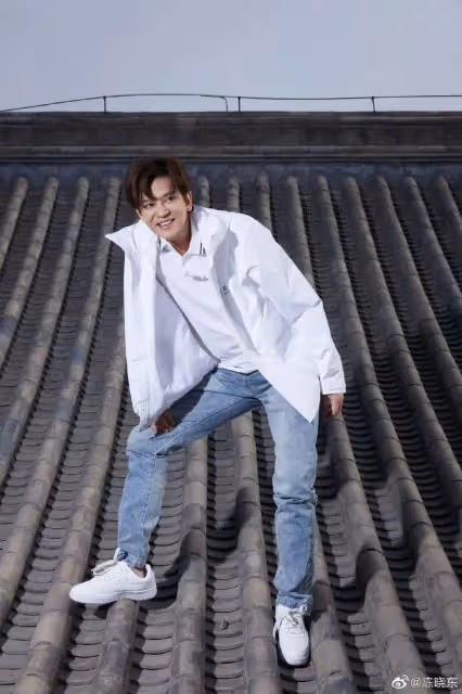 香港知名男星女兒罕見曝光！五官立體顏值高，被贊舞蹈天賦極高