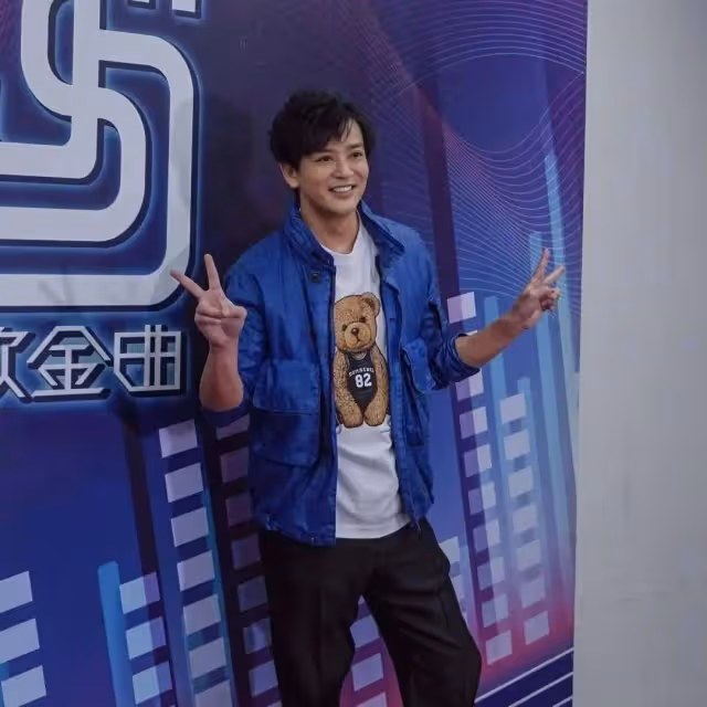 香港知名男星女兒罕見曝光！五官立體顏值高，被贊舞蹈天賦極高
