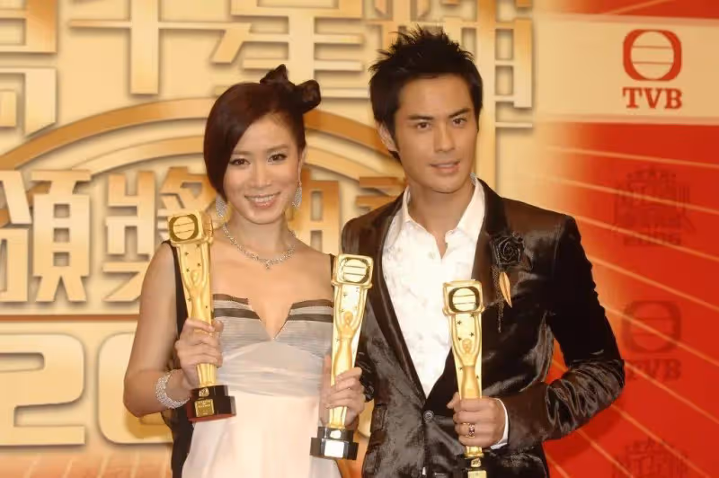 TVB視後與緋聞情敵姐姐罕見同框,對方曾在採訪中暗諷,如今經常互動