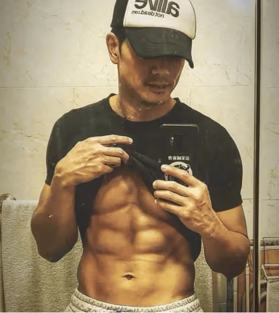 46歲依然單身,苦熬23年票房大賣,開心獲舊愛誇獎,公開擇偶標準