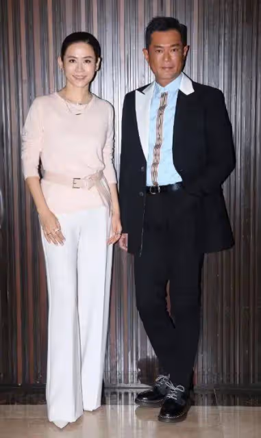 TVB視後坐巴士出行,用29元手機殼被指親民,與古天樂傳緋聞多年
