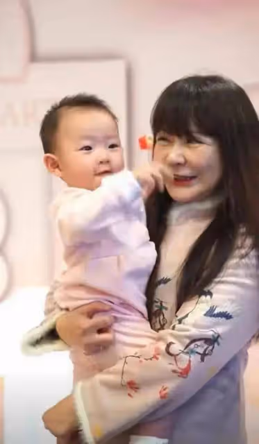原來王思聰也會裝窮,不願給黃一鳴奶粉錢,黃一鳴怒曬聊天記錄