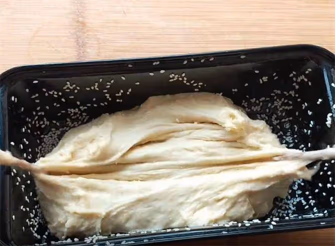麵包新做法,手不沾面,不擀麵不揉面,鬆軟拉絲,這個太簡單了