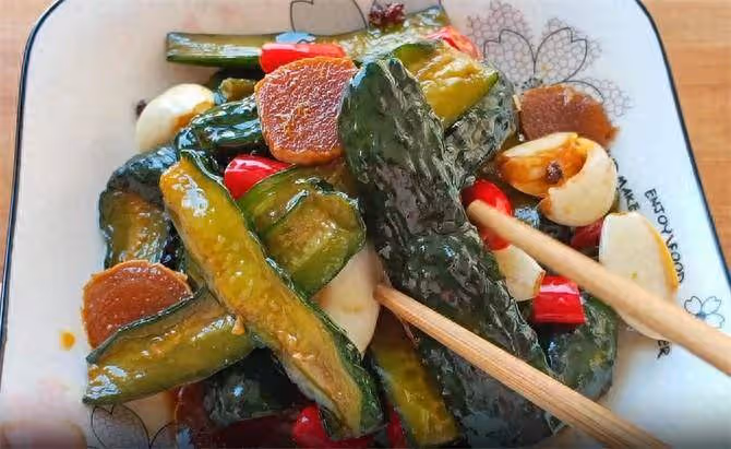 黃瓜最好吃做法,早餐離不開它,一次做10斤不夠吃,放半年不會壞