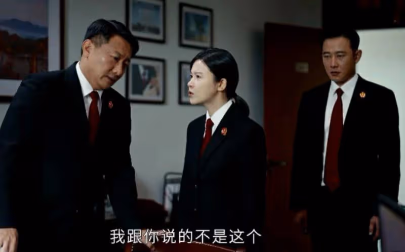 《執行法官》《海天雄鷹》各看4集,一個精彩,一個懸浮