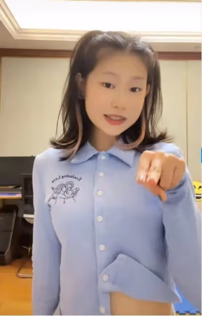 曾因長相太醜被罵像猴,堪稱最丑星二代,如今小瀋陽的女兒讓人高攀不起