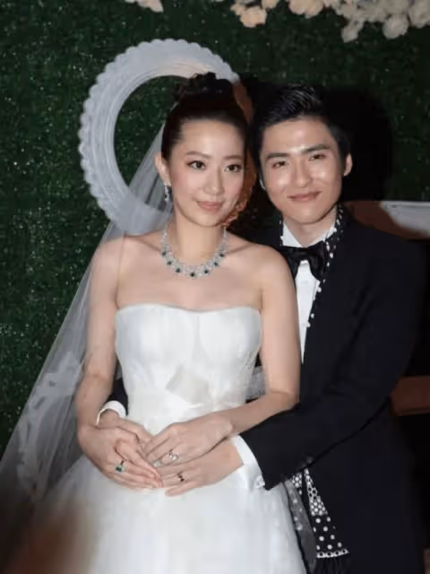 豪門兒媳汪圓圓十年婚姻幸福不變,嫁給玩具大王獨子如何穩固地位