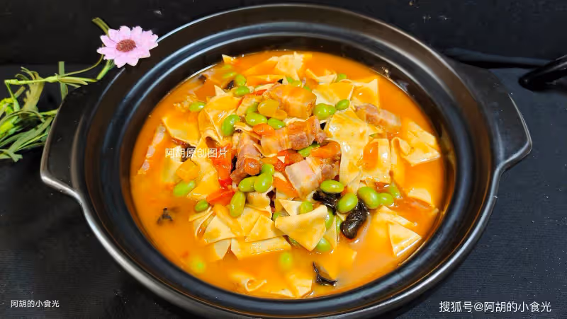夏天這菜使勁吃,一碗都是高蛋白!燜一燜鮮軟無比,瞬間點燃食慾、超下飯