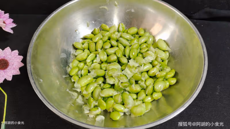 夏天這菜使勁吃,一碗都是高蛋白!燜一燜鮮軟無比,瞬間點燃食慾、超下飯