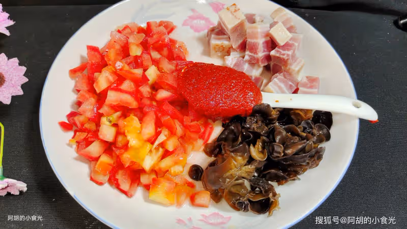 夏天這菜使勁吃,一碗都是高蛋白!燜一燜鮮軟無比,瞬間點燃食慾、超下飯