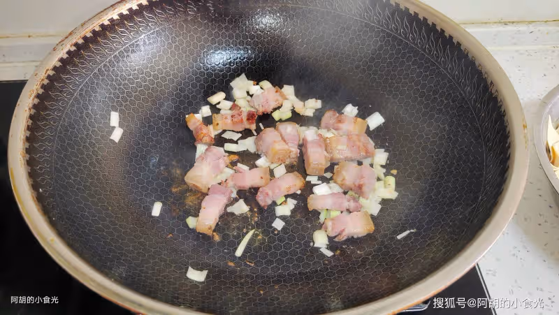 夏天這菜使勁吃,一碗都是高蛋白!燜一燜鮮軟無比,瞬間點燃食慾、超下飯