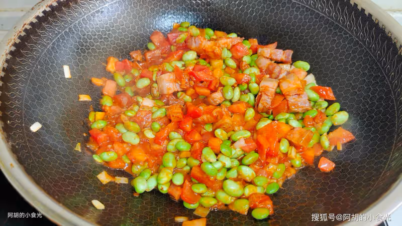 夏天這菜使勁吃,一碗都是高蛋白!燜一燜鮮軟無比,瞬間點燃食慾、超下飯