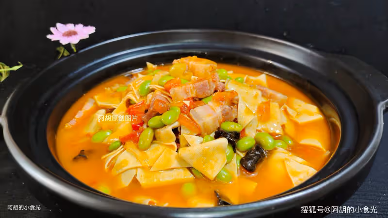 夏天這菜使勁吃,一碗都是高蛋白!燜一燜鮮軟無比,瞬間點燃食慾、超下飯