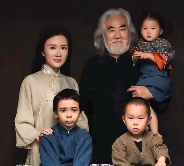 恭喜!72歲張紀中又當爹,老婆杜星霖官宣第四胎,評論區炸了
