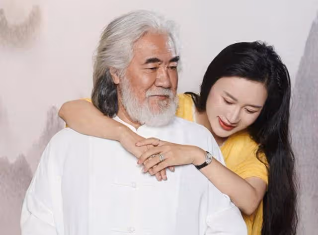恭喜!72歲張紀中又當爹,老婆杜星霖官宣第四胎,評論區炸了