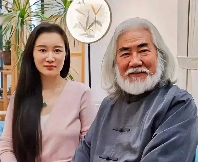 恭喜!72歲張紀中又當爹,老婆杜星霖官宣第四胎,評論區炸了