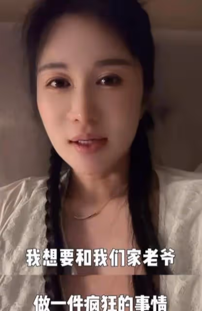 73歲張紀中又要當爸!杜星霖孕期嘴饞想吃羊肉串,全家連夜飛新疆