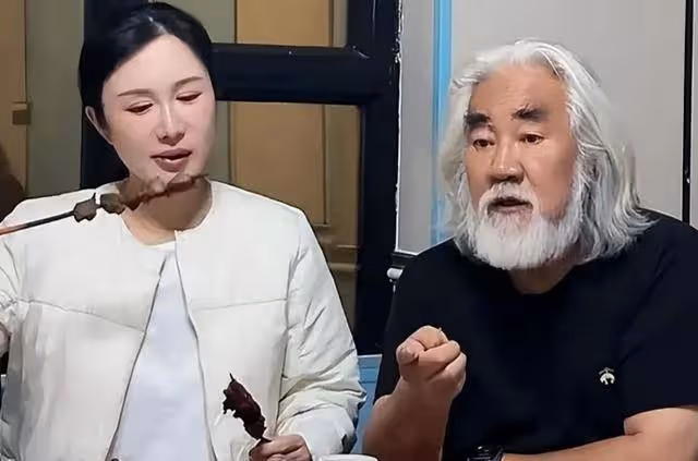 73歲張紀中又要當爸!杜星霖孕期嘴饞想吃羊肉串,全家連夜飛新疆