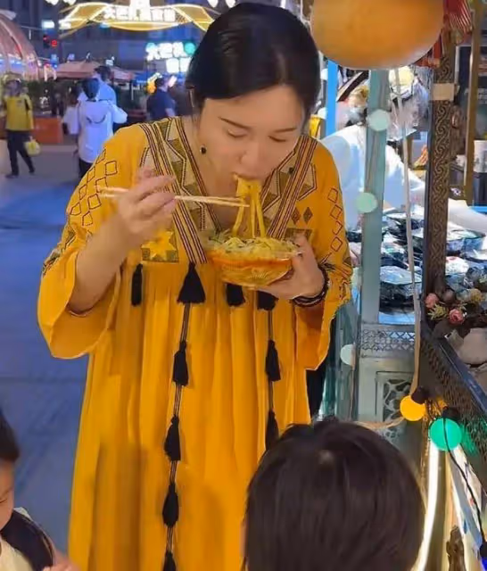 73歲張紀中又要當爸!杜星霖孕期嘴饞想吃羊肉串,全家連夜飛新疆