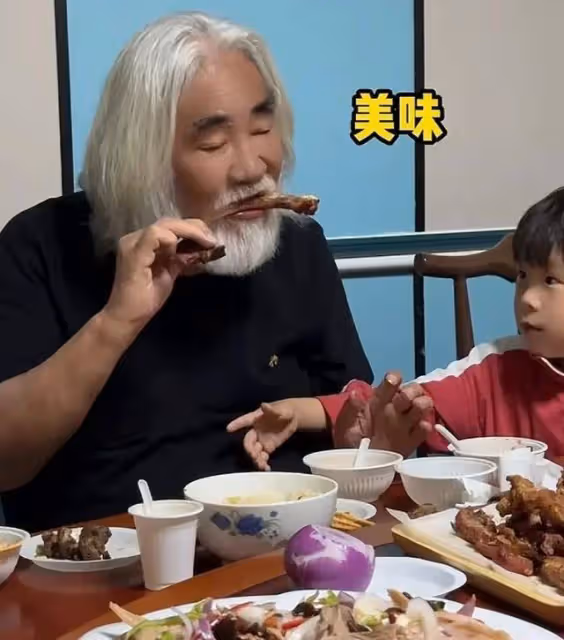 73歲張紀中又要當爸!杜星霖孕期嘴饞想吃羊肉串,全家連夜飛新疆