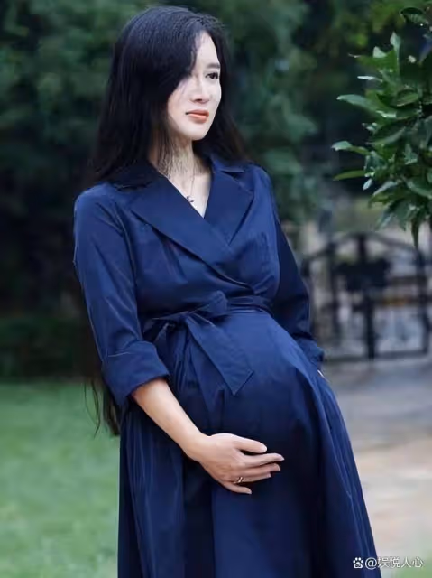 張紀中老婆凌晨3點想吃羊肉串!全家半夜飛新疆,把杜星霖寵上天
