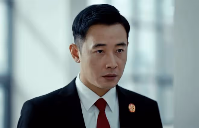 執行法官：楚雲淪為資本幫凶？被穆子風算計，陳啟倫出手對付方強