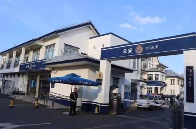 富商養情婦7年,生仨娃花2000萬,2019年得知:娃都不是自己的
