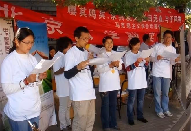 回顧北大碩士棄百萬年薪選擇出家,父母苦勸無果後,一起搬入寺廟