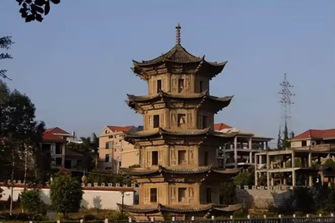 回顧北大碩士棄百萬年薪選擇出家,父母苦勸無果後,一起搬入寺廟