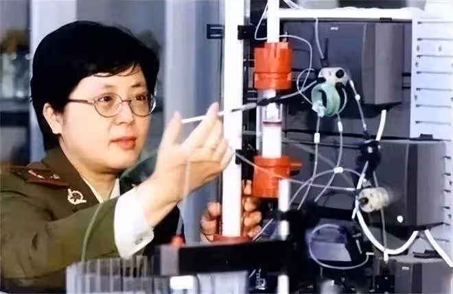 女英雄陳薇,結婚30年沒做家務,丈夫:做家務是對她才能的浪費