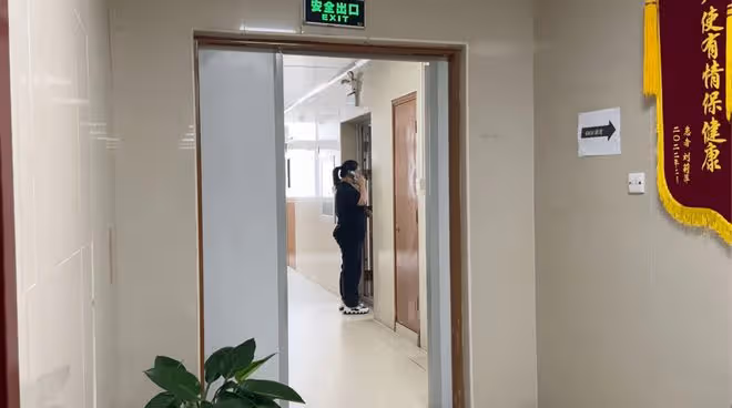 回顧:抑鬱症男子從5樓跳下,砸中25歲女子,遺體2個月無人認領