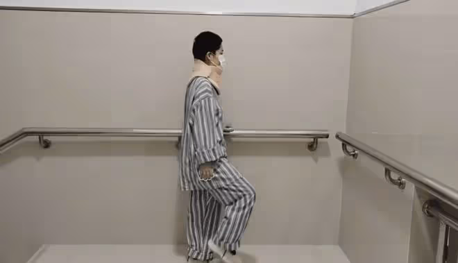 回顧:抑鬱症男子從5樓跳下,砸中25歲女子,遺體2個月無人認領