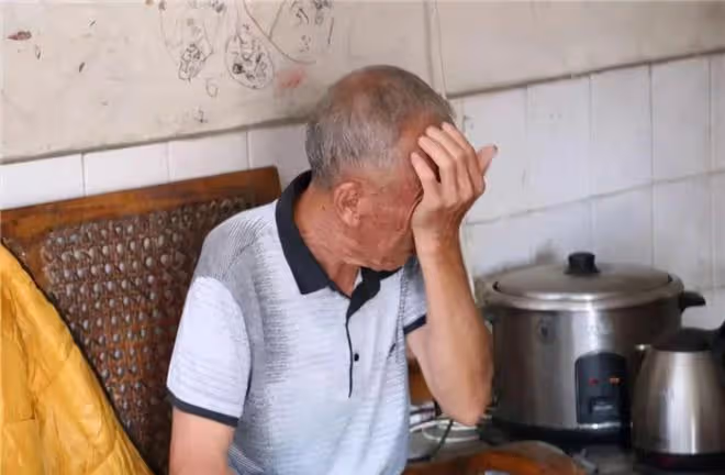回顧他70歲,到女兒家養老,女婿連點12天外賣後醒悟是我不懂事了