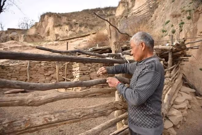 回顧他70歲,到女兒家養老,女婿連點12天外賣後醒悟是我不懂事了