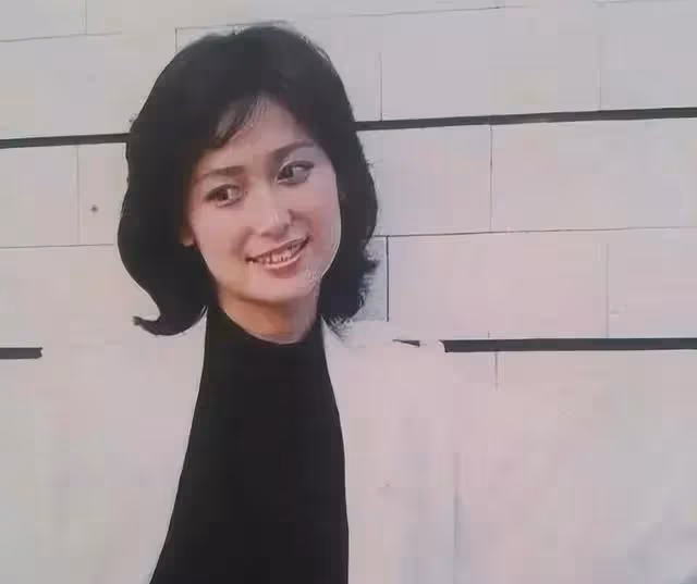她31歲因《情滿珠江》爆紅,離婚後父親去世,如今60歲二婚很幸福