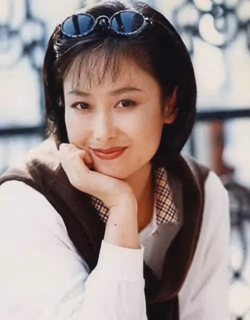 她31歲因《情滿珠江》爆紅,離婚後父親去世,如今60歲二婚很幸福