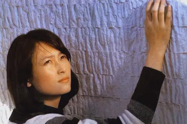 她31歲因《情滿珠江》爆紅,離婚後父親去世,如今60歲二婚很幸福