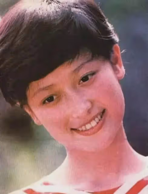 她31歲因《情滿珠江》爆紅，離婚後父親去世，如今60歲二婚很幸福