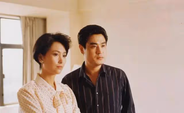 她31歲因《情滿珠江》爆紅，離婚後父親去世，如今60歲二婚很幸福